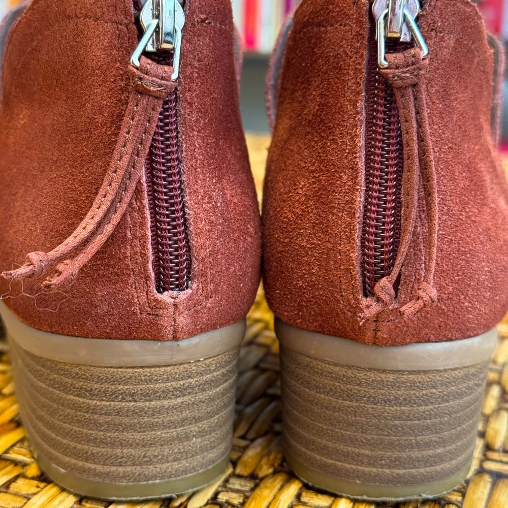 Keneth Cole Reaction booties in Size 9.5! Great shape!